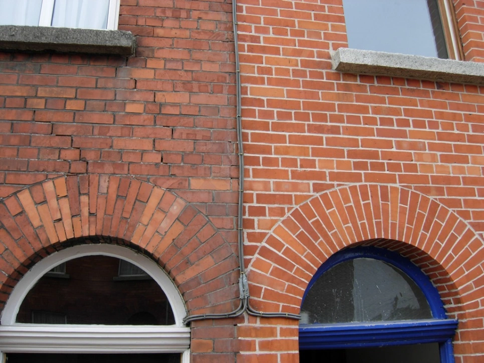 Nettoyant naturel façades en brique